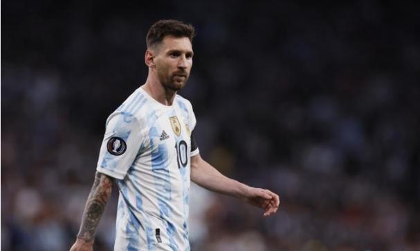 堂哥在人社局负责社保业务 7 年，私下跟